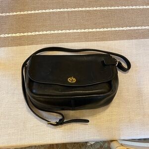 Vintage Coach Cross Body Black Leather Women's Bag 9790
